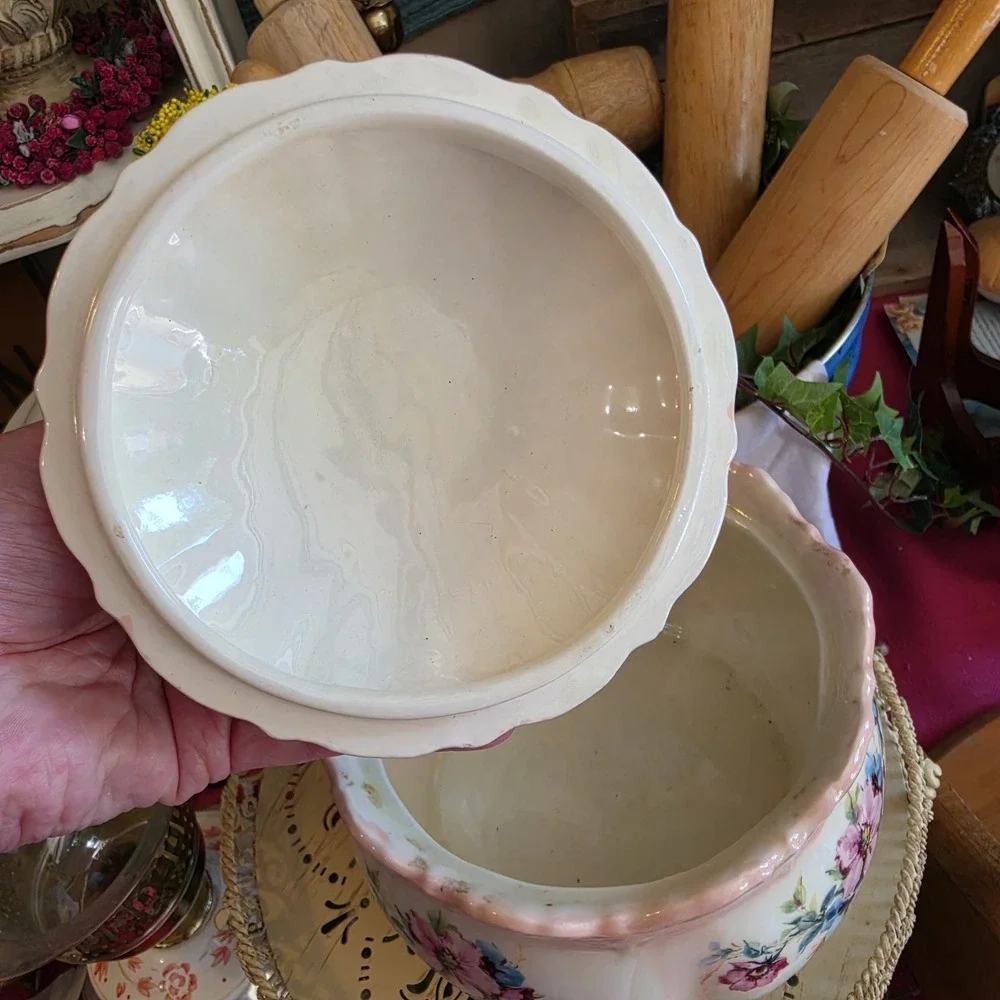 Lusterware Footed Small Tureen / Serving Bowl w/ Handles and Lid in Pearl White
